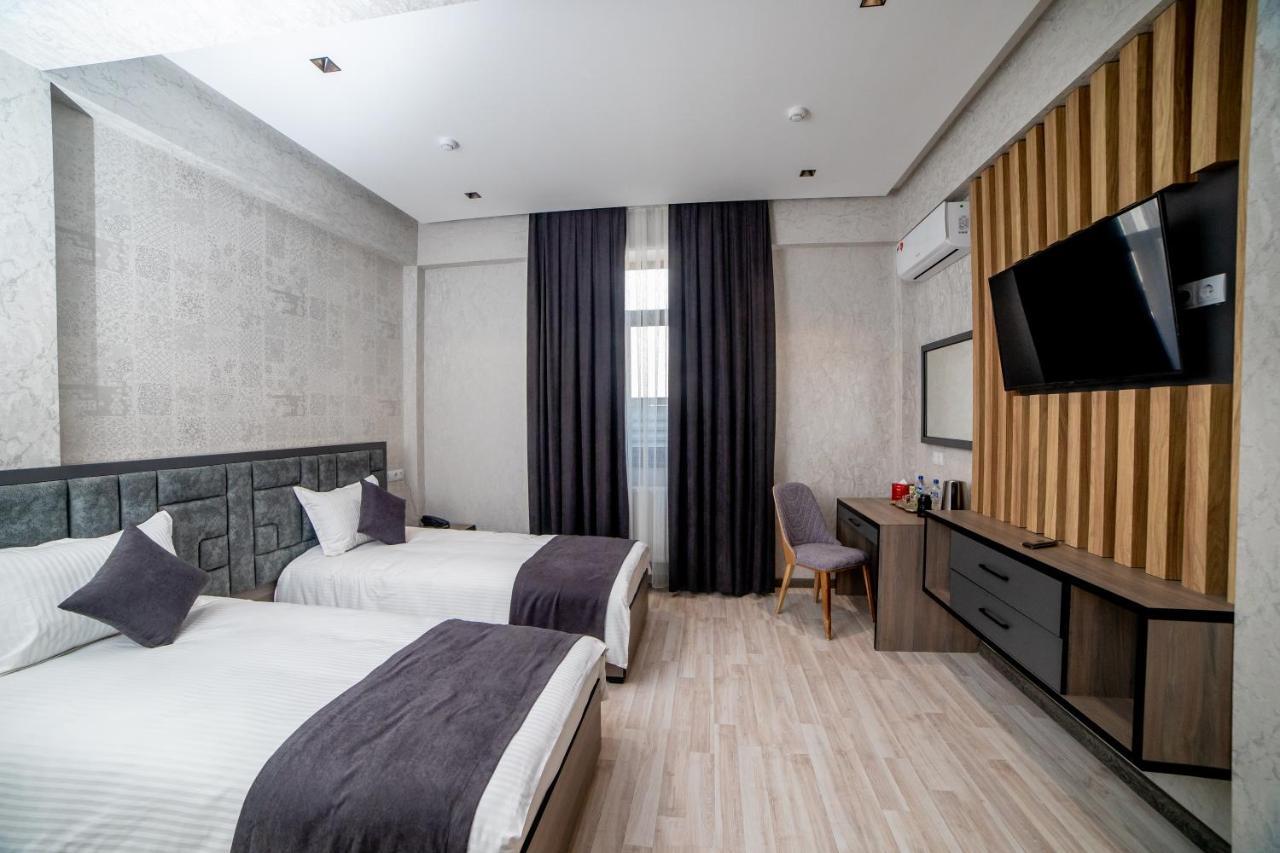 Hotel New York ทาชเคนต์ ภายนอก รูปภาพ